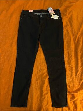 Wallflower Women's Black Skinny Jeans “Lea”